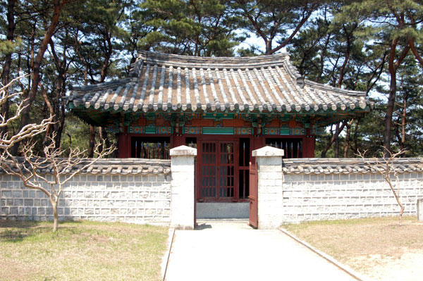 Tomb of General Kim Yu-shin