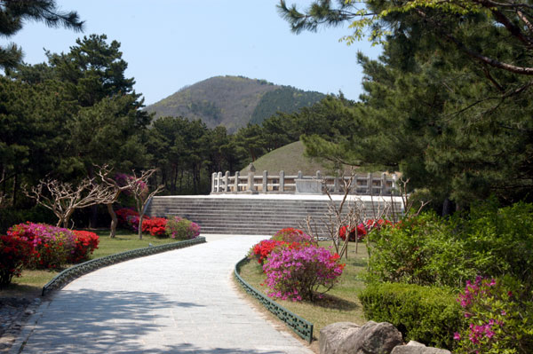 Tomb of General Kim Yu-shin