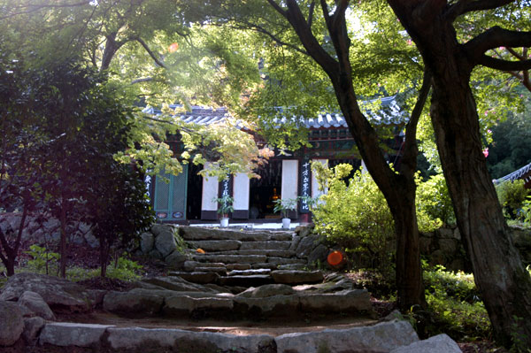 Gyeongju Namsan Tapgok Rock-carved Buddhas