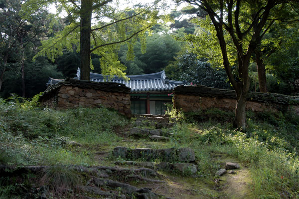 Gyeongju Namsan Tapgok Rock-carved Buddhas