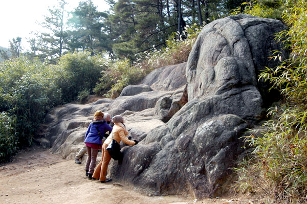 Gyeongju Namsan Bulgok Rock-carved Buddha