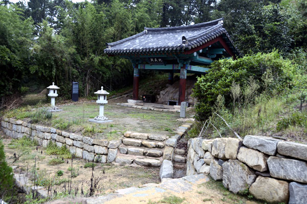 Jungsaengsa Temple