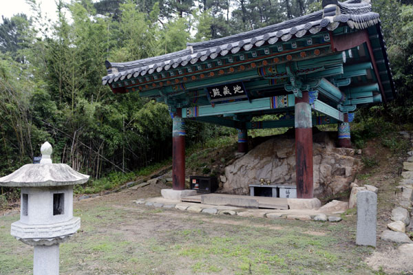 Jungsaengsa Temple