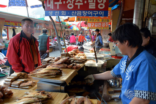 南浦洞のチャガルチ市場の焼き魚