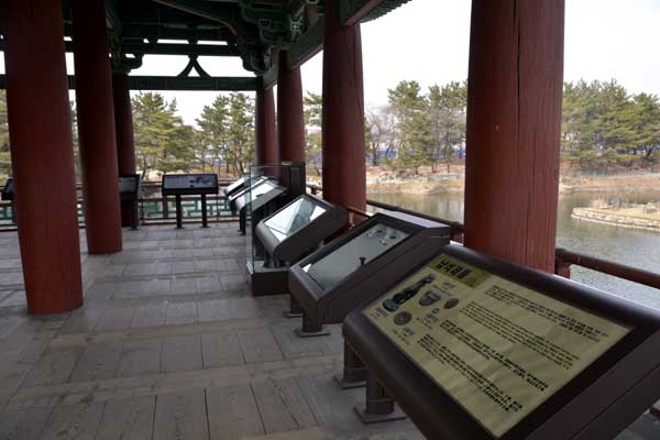 東宮と月池(雁鴨池)