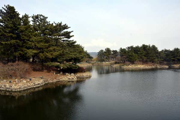 東宮と月池(雁鴨池)