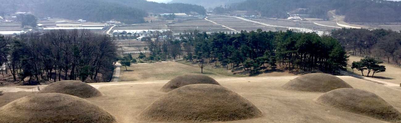 扶余陵山里古墳群 / 扶余王陵苑