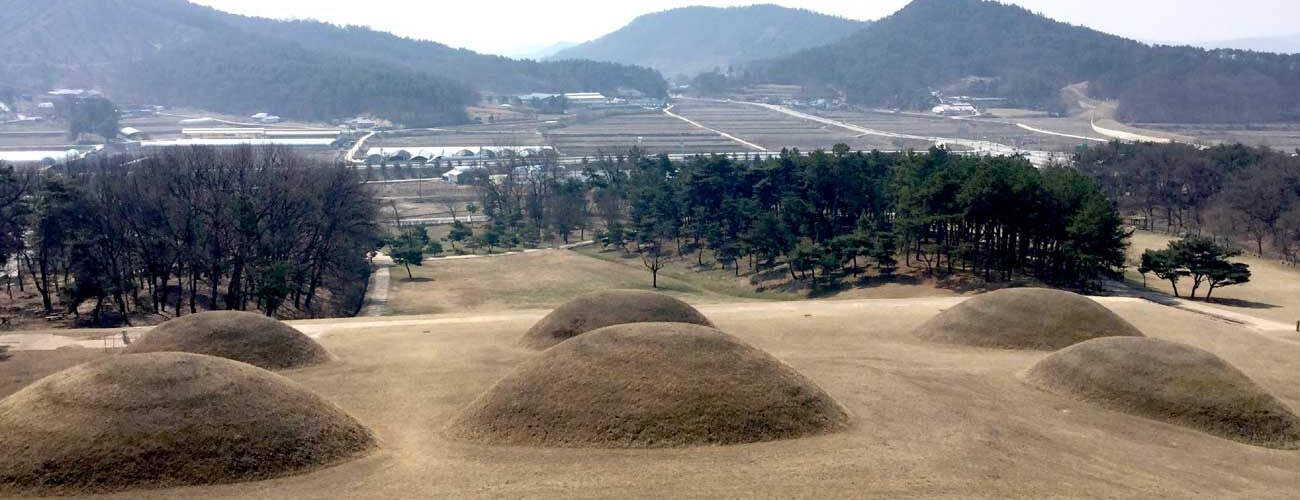 扶余陵山里古墳群 / 扶余王陵苑