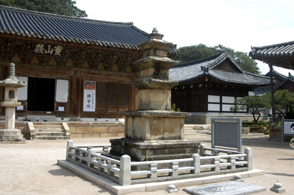 通度寺の霊山殿