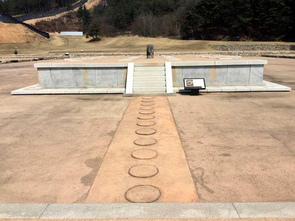 陵山里寺址 / 扶余陵山里古墳群