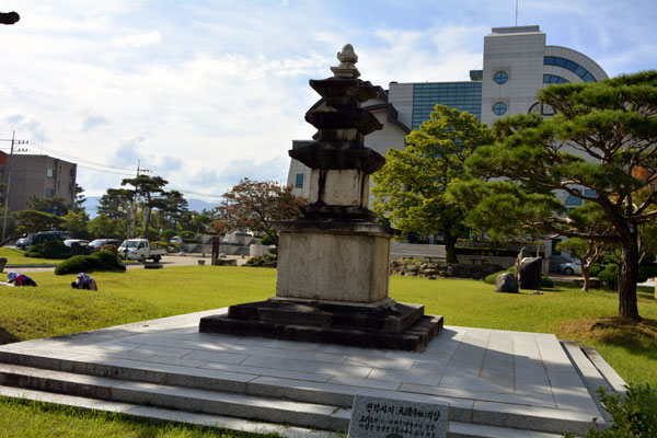 萬福寺址幢竿支柱 宝物第32号