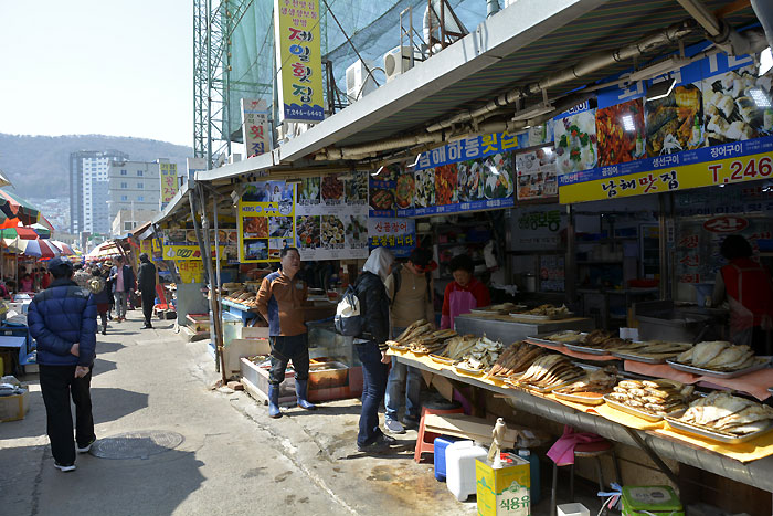 チャガルチ市場の焼き魚