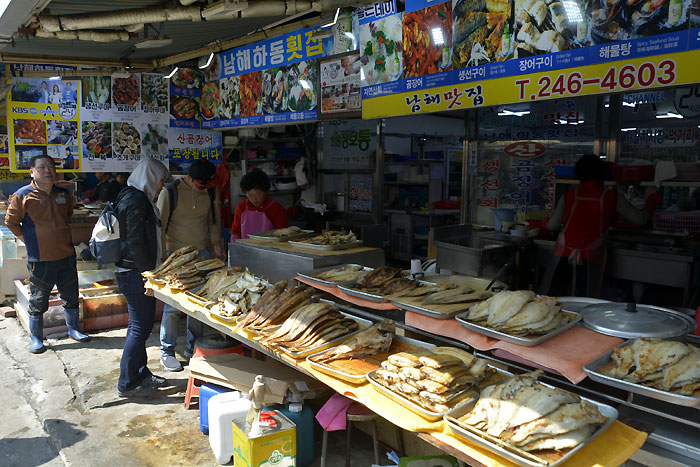 チャガルチ市場の焼き魚