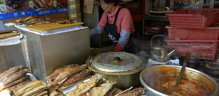 チャガルチ市場の焼き魚