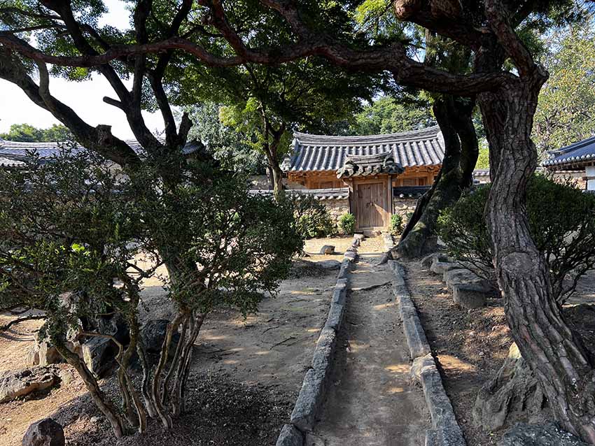 慶州校洞崔氏古宅の祠堂（祖先を祀る建物）