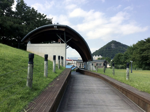 鳳凰洞遺跡貝塚展示館