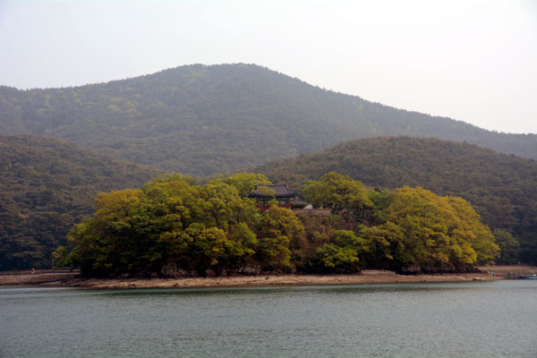 閑山島（制勝堂）