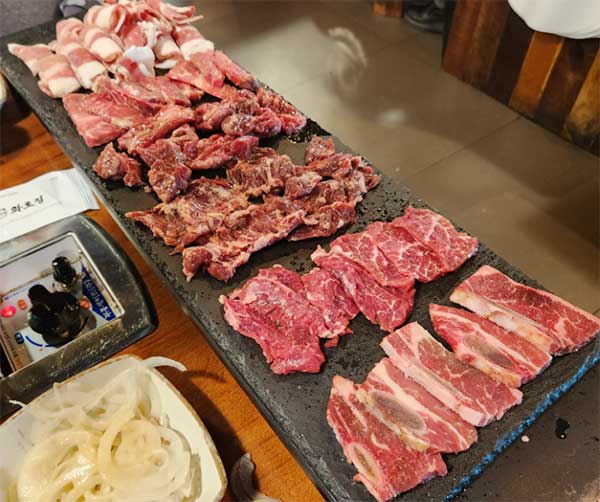 朝鮮火炉チッ 釜田店
1キロ ソハンマリ１プレート