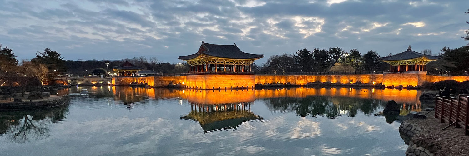 東宮と月池(雁鴨池)　夜景